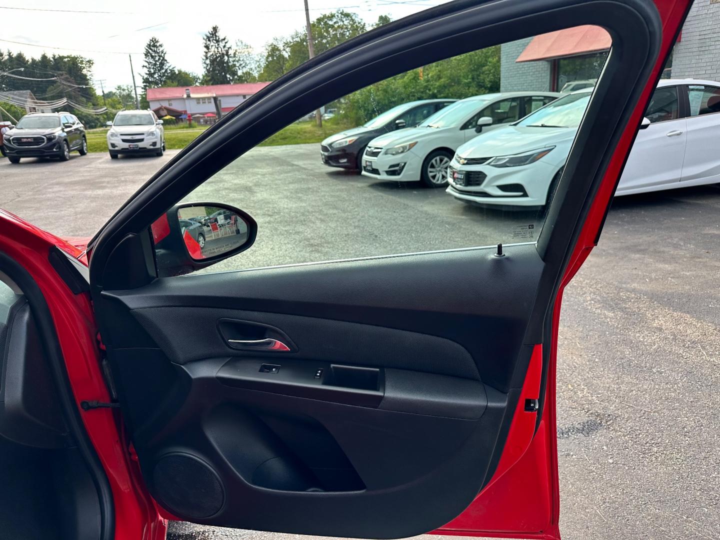 2016 Red /Black Chevrolet Cruze LT (1G1PE5SB9G7) with an 1.4L I4 DOHC 16V TURBO engine, 6-Speed Automatic transmission, located at 547 E. Main St., Orwell, OH, 44076, (440) 437-5893, 41.535435, -80.847855 - Photo#30